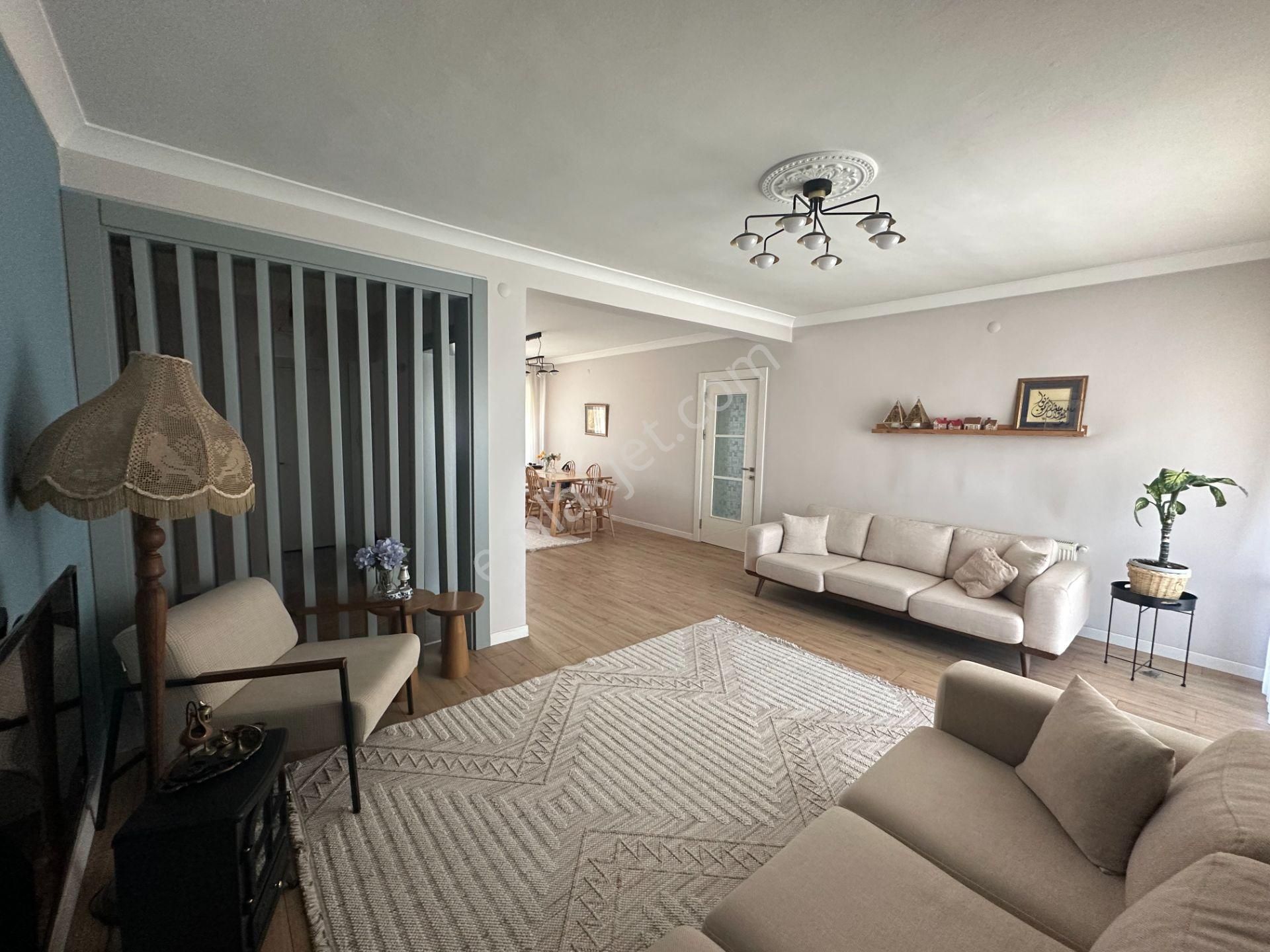 Y.kemal Cad.üzerinde, Yenilenmiş, Eşyasız,boş,110 M² Kiralık 2+1 - Görsel 2