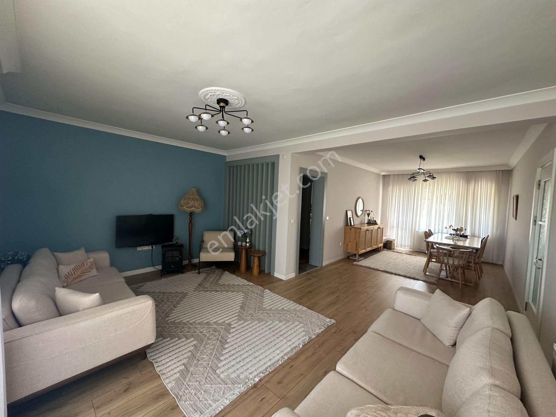 Y.kemal Cad.üzerinde, Yenilenmiş, Eşyasız,boş,110 M² Kiralık 2+1