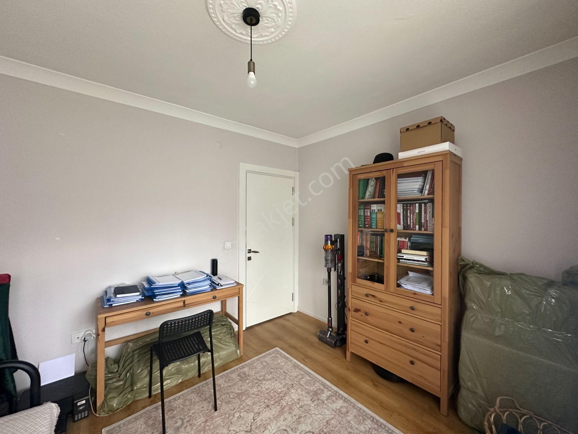 Y.kemal Cad.üzerinde, Yenilenmiş, Eşyasız,boş,110 M² Kiralık 2+1 - Görsel 22