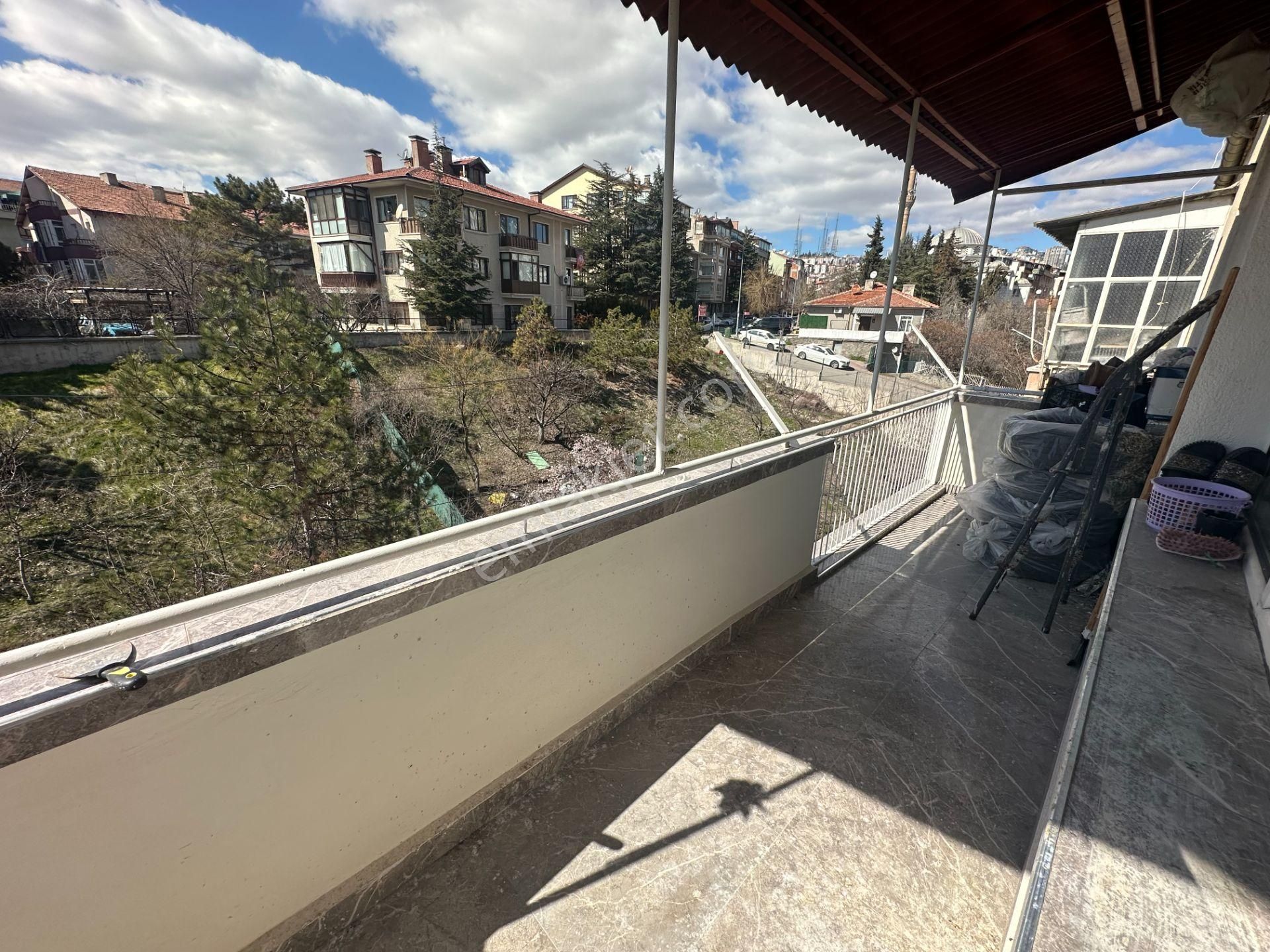 Y.kemal Cad.üzerinde, Yenilenmiş, Eşyasız,boş,110 M² Kiralık 2+1 - Görsel 14