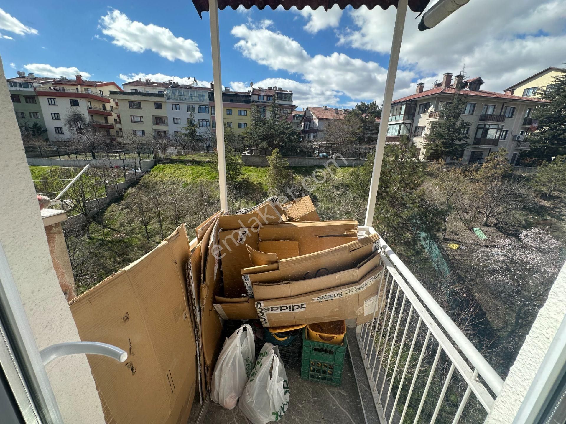 Y.kemal Cad.üzerinde, Yenilenmiş, Eşyasız,boş,110 M² Kiralık 2+1 - Görsel 19