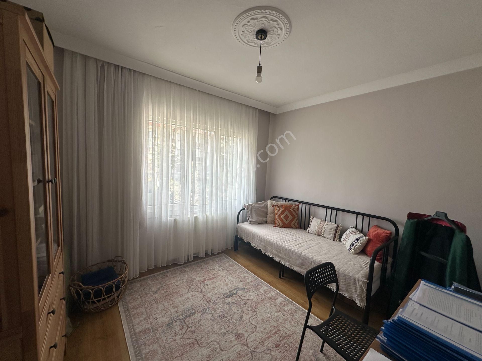 Y.kemal Cad.üzerinde, Yenilenmiş, Eşyasız,boş,110 M² Kiralık 2+1 - Görsel 20