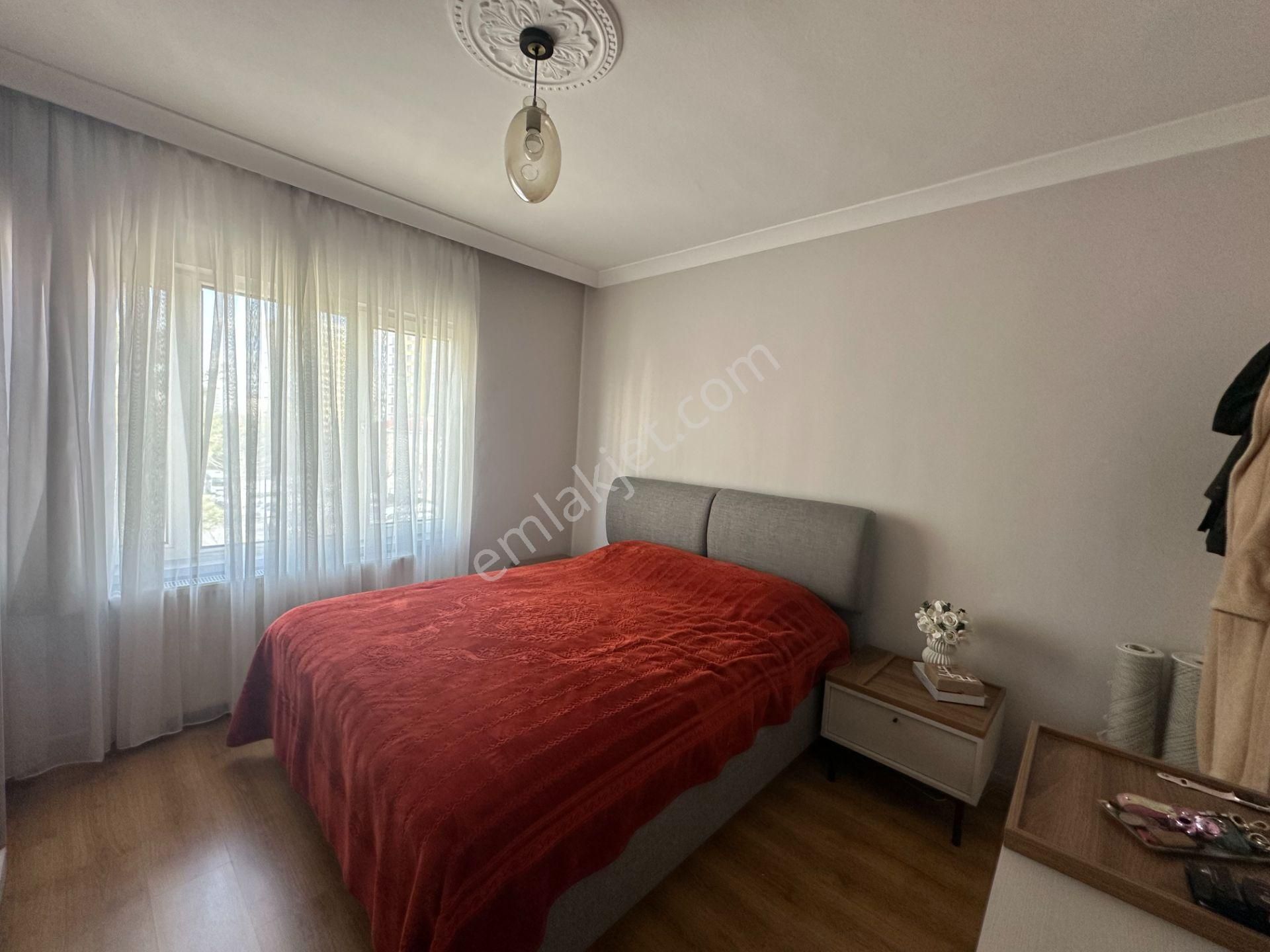 Y.kemal Cad.üzerinde, Yenilenmiş, Eşyasız,boş,110 M² Kiralık 2+1 - Görsel 25