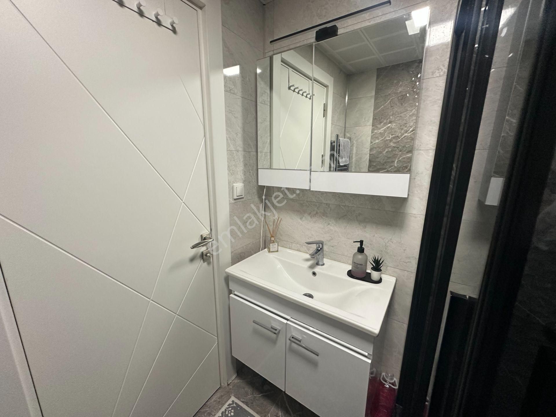 Y.kemal Cad.üzerinde, Yenilenmiş, Eşyasız,boş,110 M² Kiralık 2+1 - Görsel 34