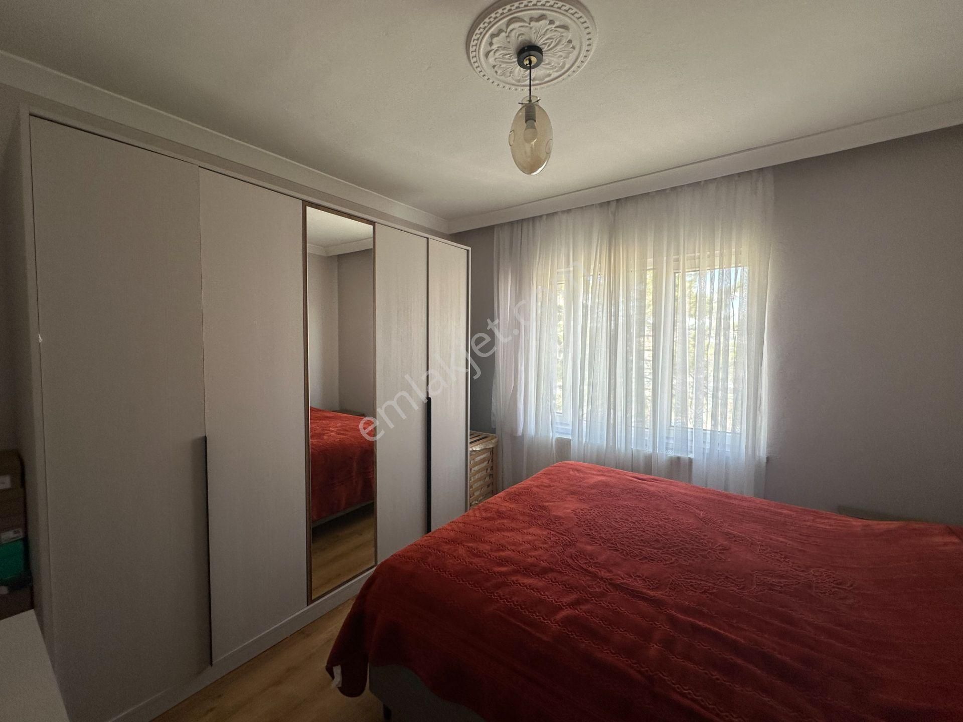 Y.kemal Cad.üzerinde, Yenilenmiş, Eşyasız,boş,110 M² Kiralık 2+1 - Görsel 24