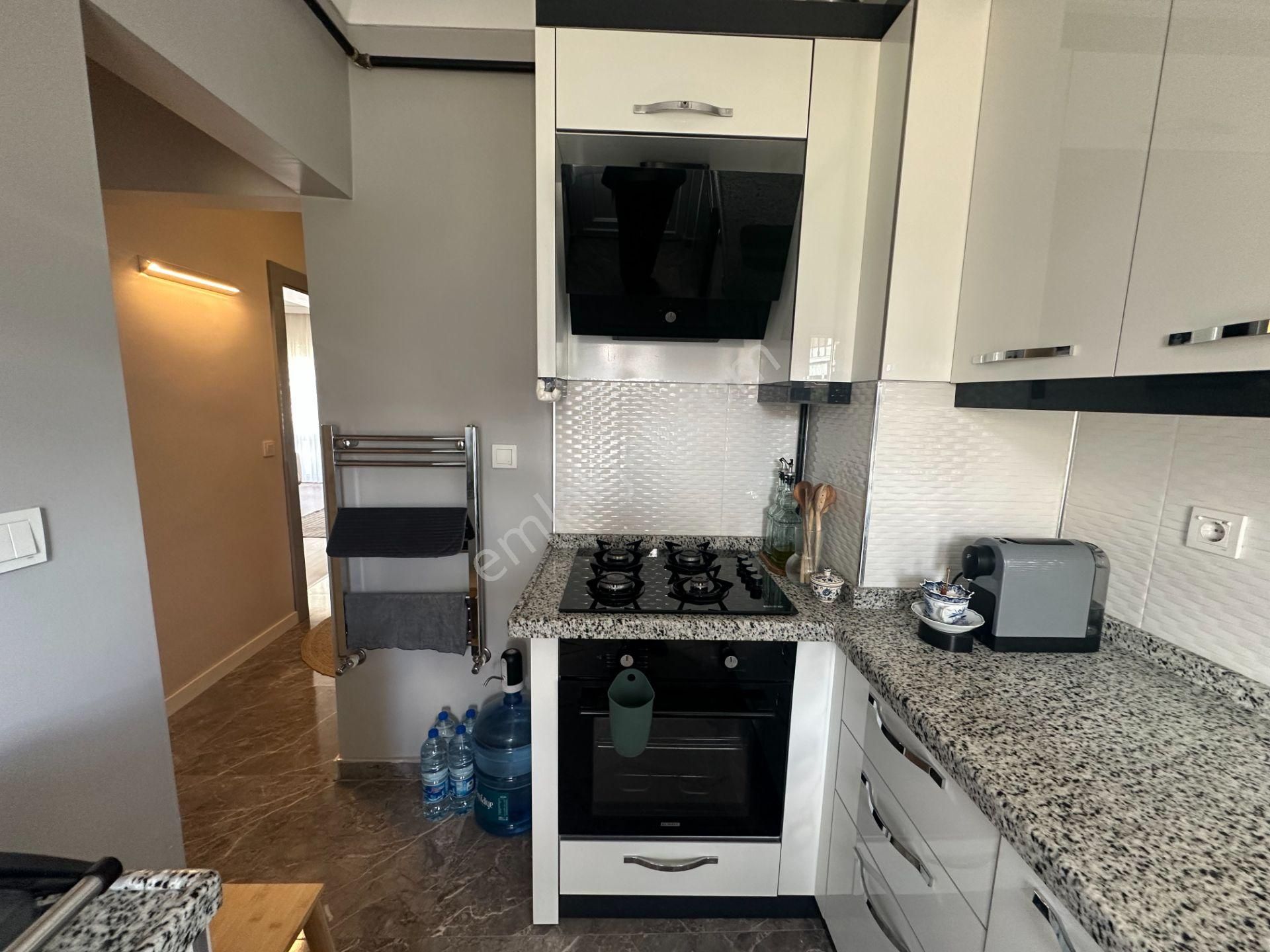 Y.kemal Cad.üzerinde, Yenilenmiş, Eşyasız,boş,110 M² Kiralık 2+1 - Görsel 16