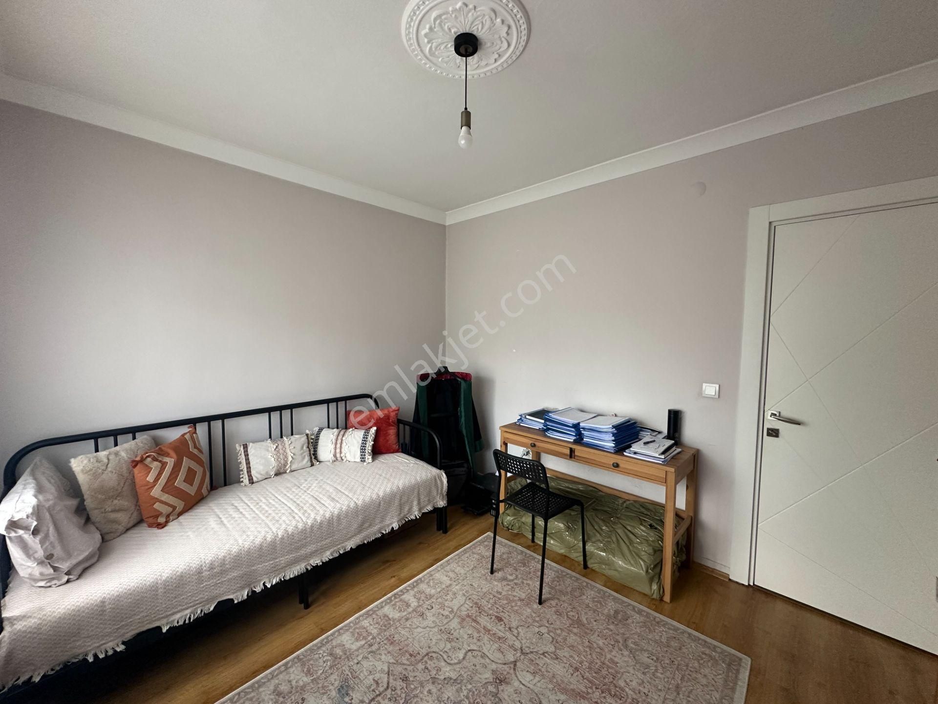 Y.kemal Cad.üzerinde, Yenilenmiş, Eşyasız,boş,110 M² Kiralık 2+1 - Görsel 23