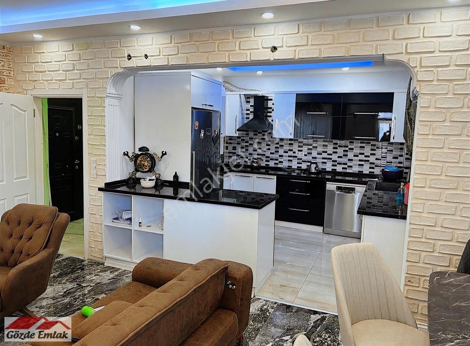 Muratpaşa Cumhuriyet'de Asansörsüz 2+1 Satılık Yenilenmiş Daire