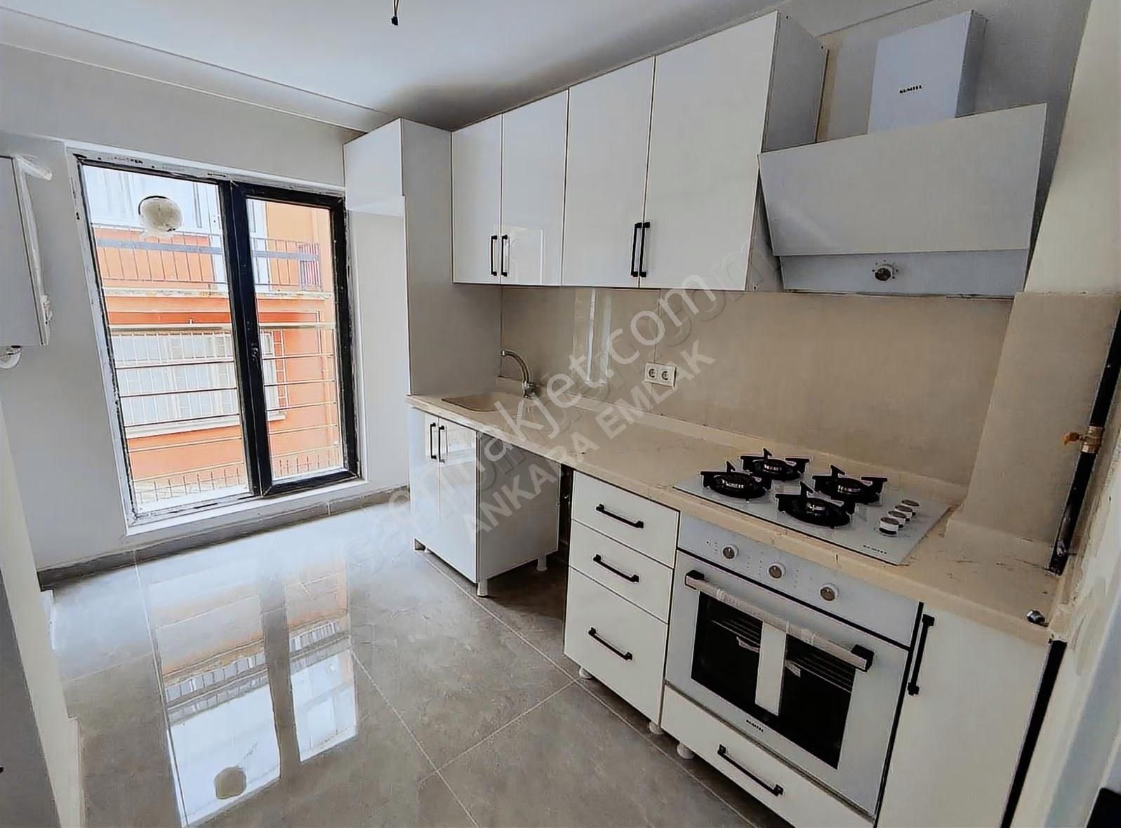 Esat Hacıyolu Sk.1.kat Bağımsız Mutfaklı Asansörlü Satılık