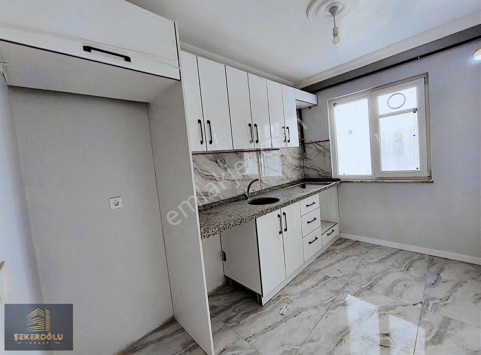 Şekeroğlu Emlak'tan Cadde Üstü Teraslı 2+1 Kiralık Daire - Görsel 24