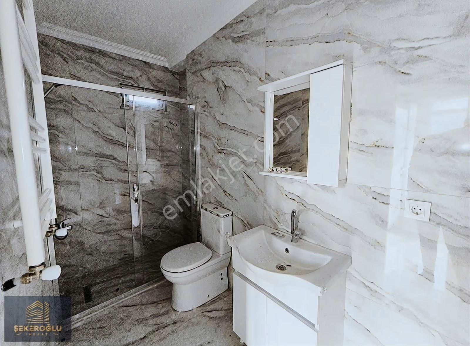 Şekeroğlu Emlak'tan Cadde Üstü Teraslı 2+1 Kiralık Daire - Görsel 15
