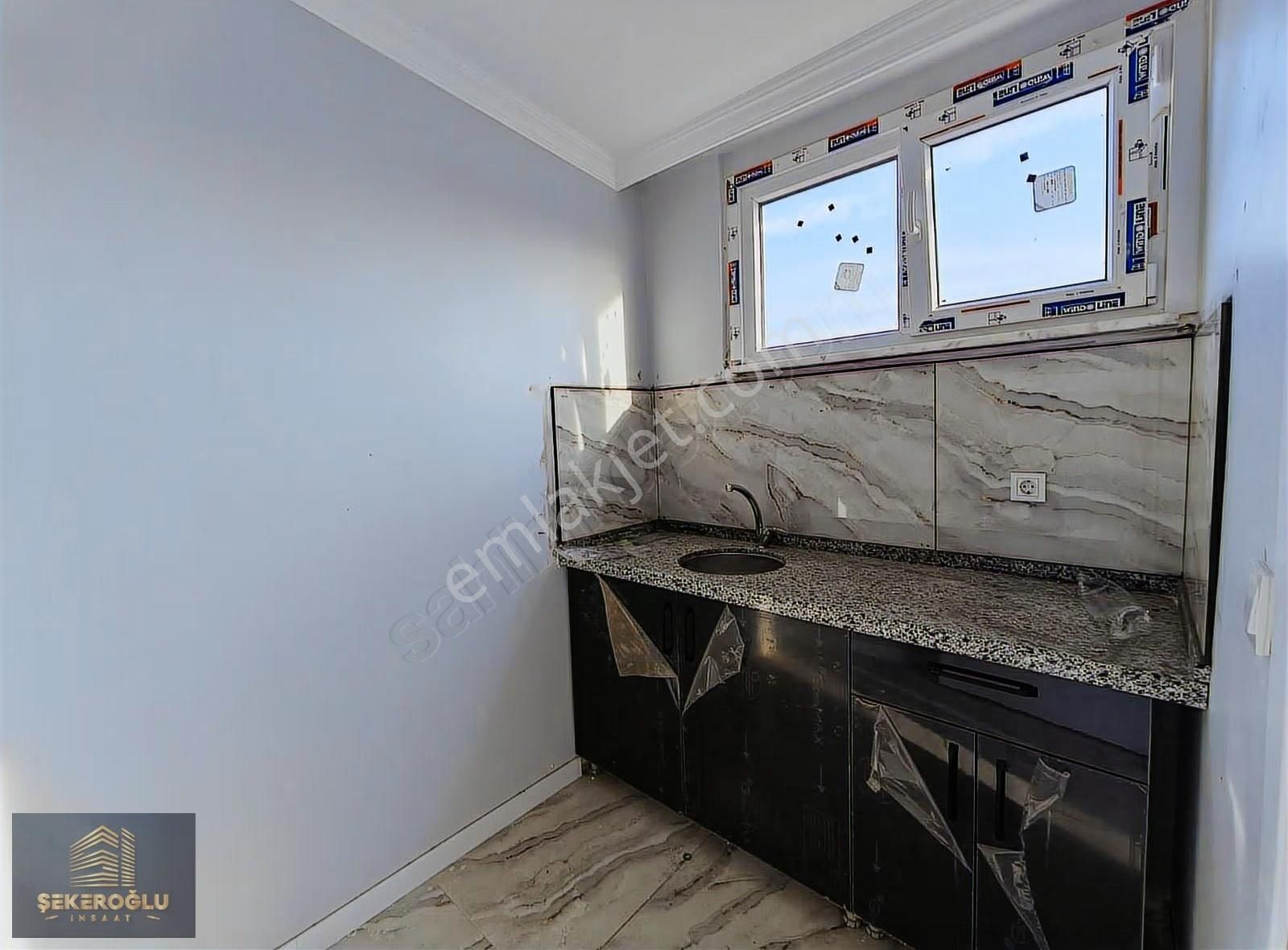 Şekeroğlu Emlak'tan Cadde Üstü Teraslı 2+1 Kiralık Daire - Görsel 2