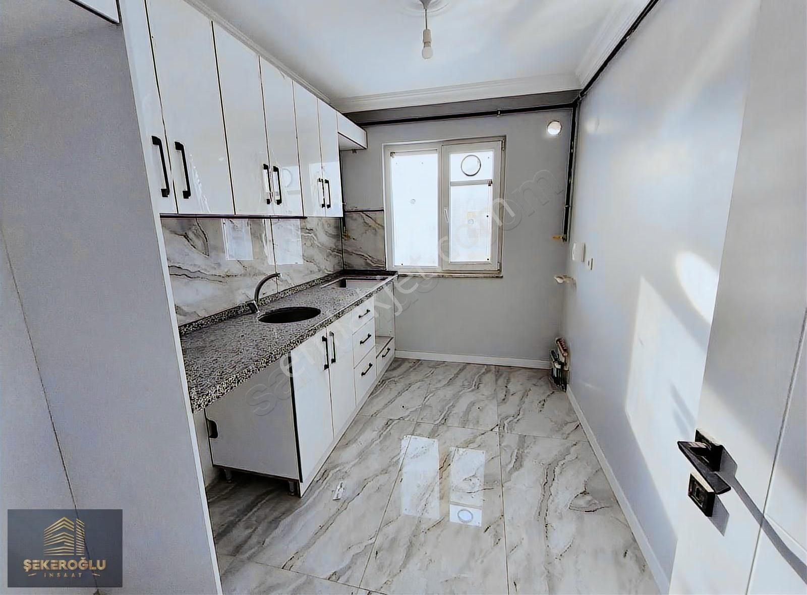 Şekeroğlu Emlak'tan Cadde Üstü Teraslı 2+1 Kiralık Daire - Görsel 22