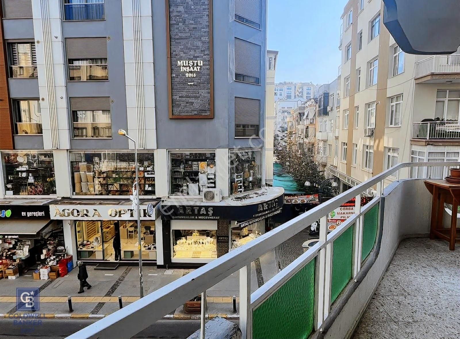 Ata Caddesinde Asansörlü Arakat Geniş Daire - Görsel 13