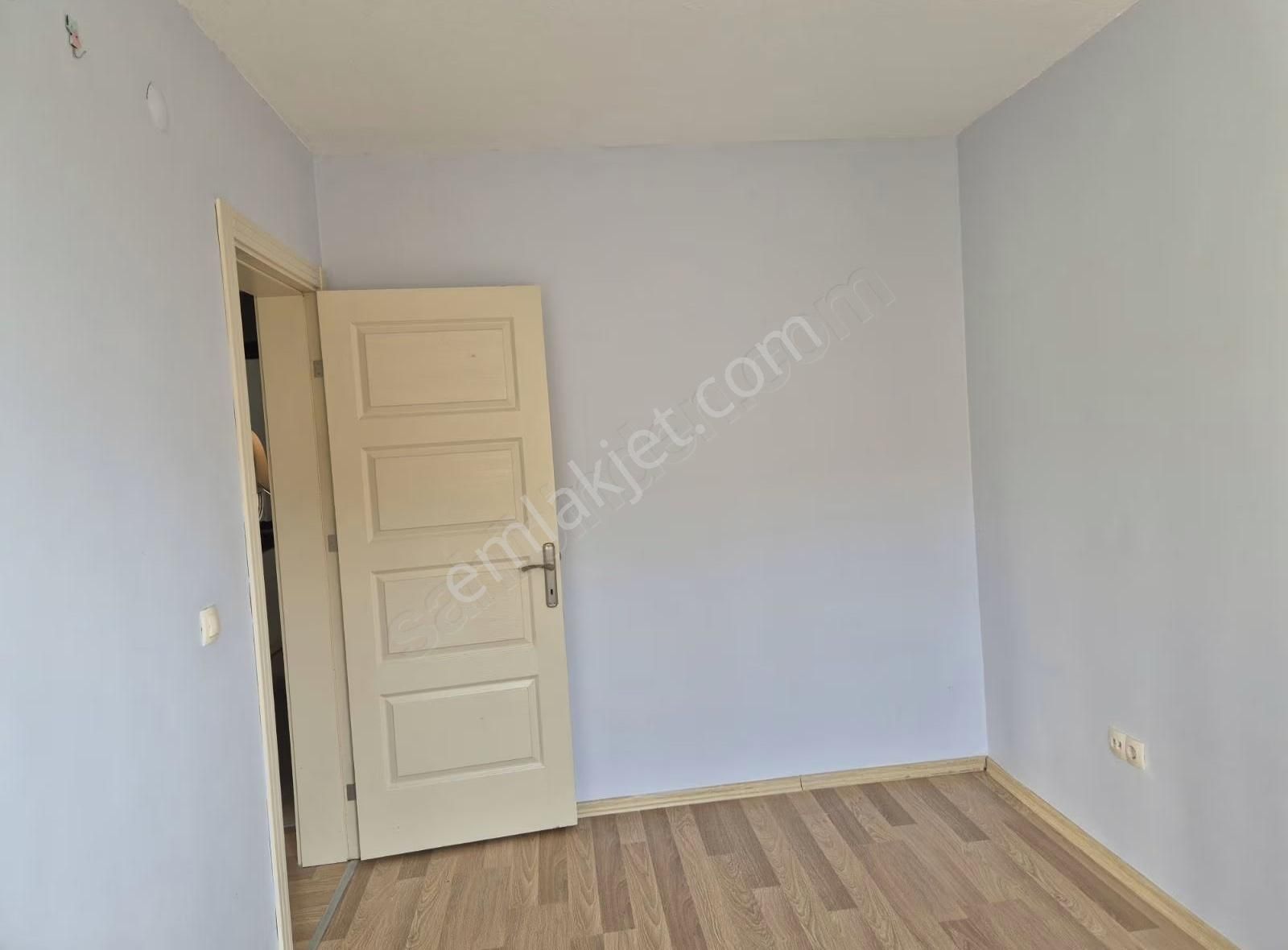 İpekyolu Yapı Emlak'tan Acilll Satılık Ara Kat - Görsel 12