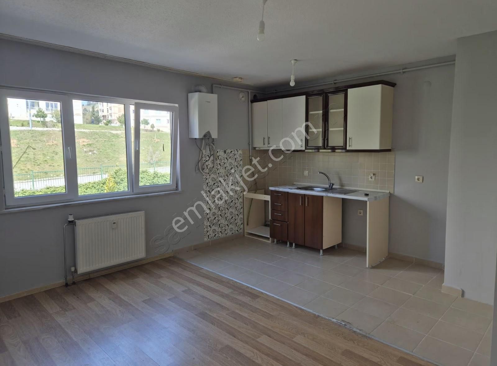 İpekyolu Yapı Emlak'tan Acilll Satılık Ara Kat - Görsel 2