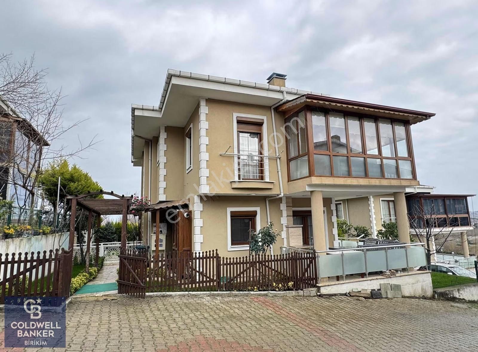Şile'de Satılık Site İçinde Havuzlu Villa