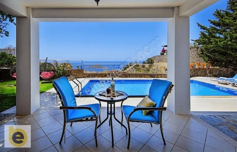 Koyunbabada Muhteşem Deniz Manzaralı, Havuzlu 3+1 Satılık Villa