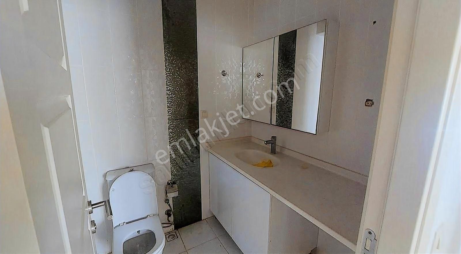 Kuşadası İkiçeşmelik Mahallesinde Satılık 3+1 150 M2 Daire. - Görsel 9