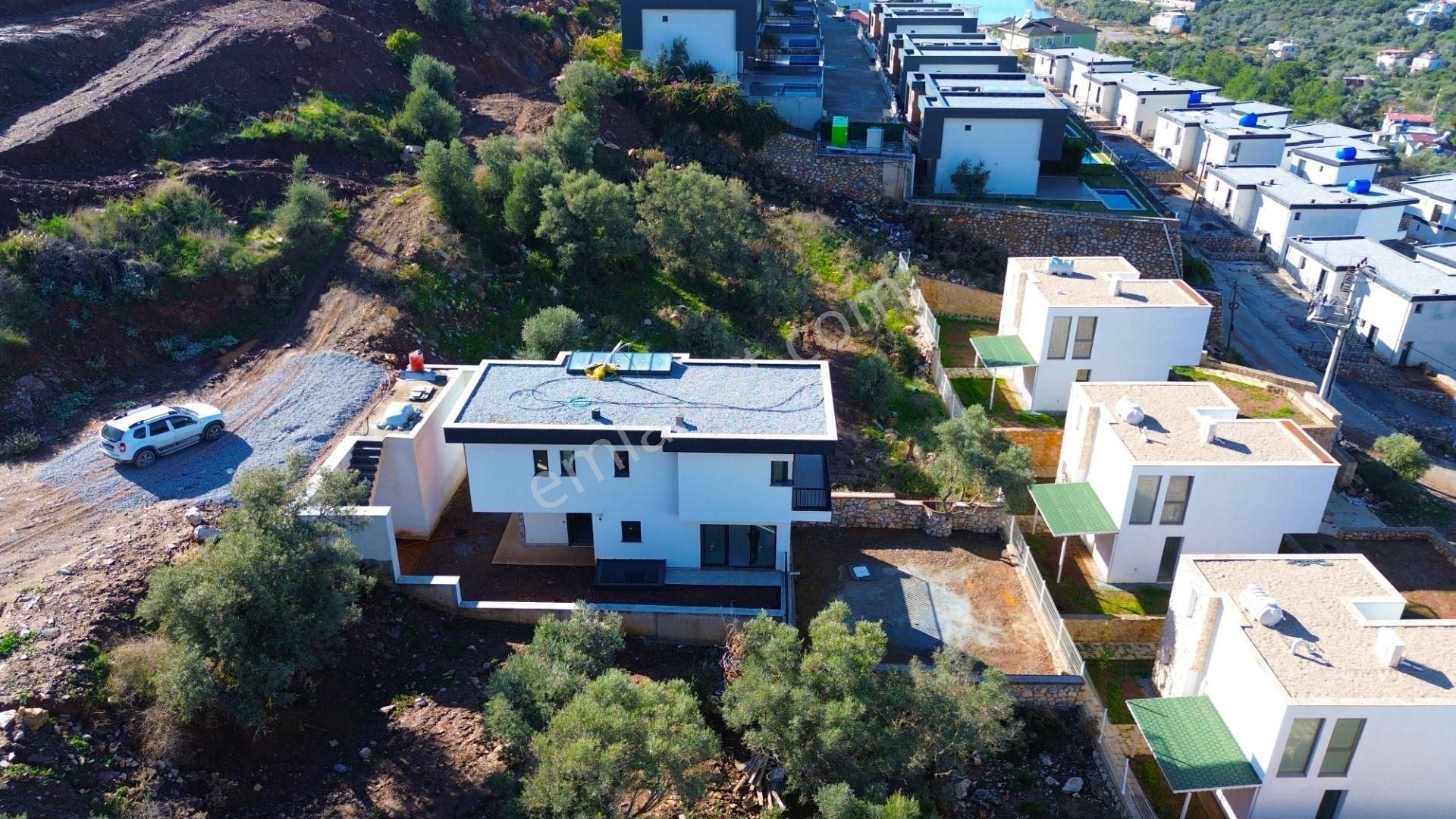 Kıyıkışlacık Deniz Manzaralı Sıfır 4+1 Müstakil Tripleks Villa - Görsel 8