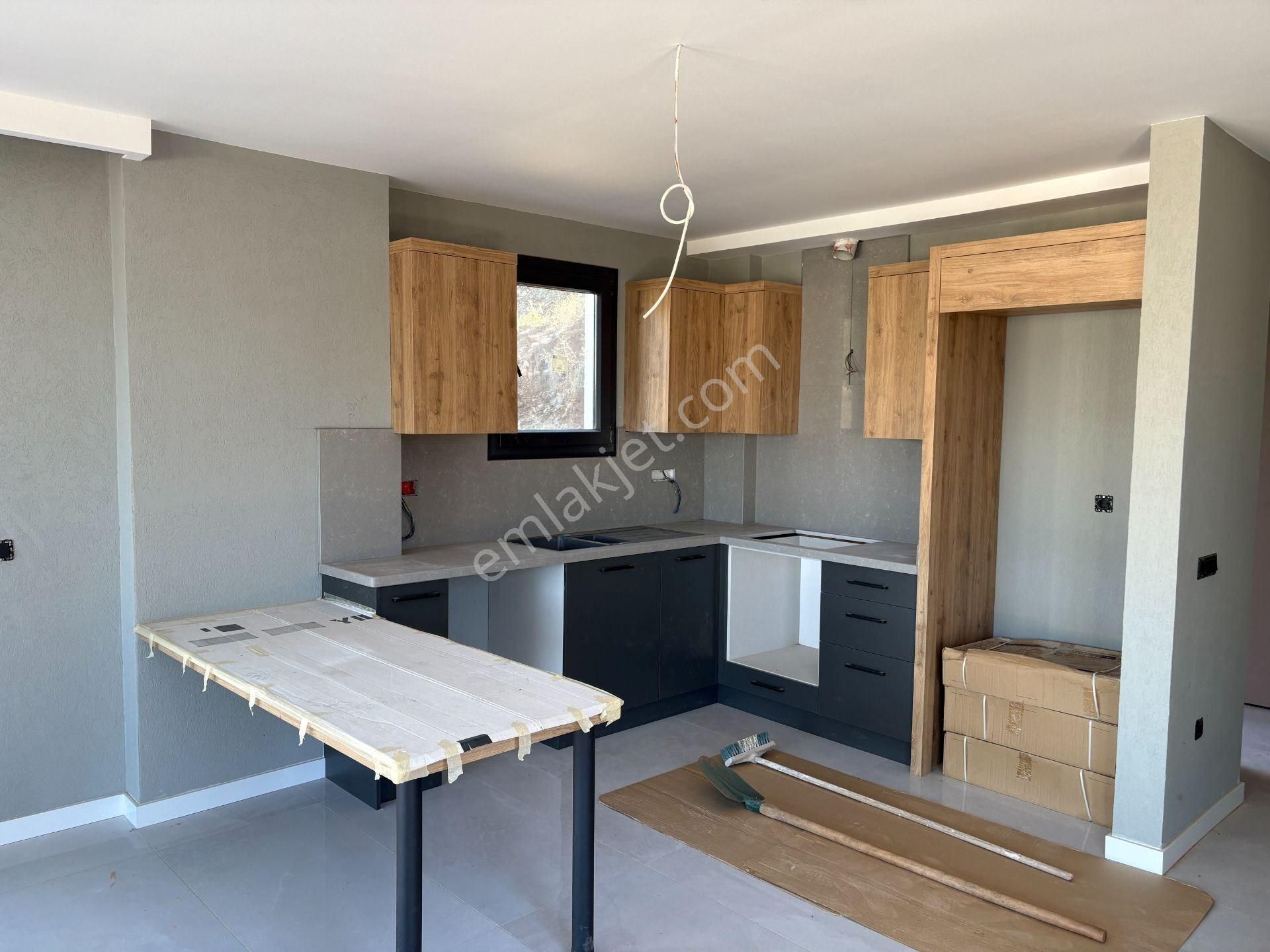 Kıyıkışlacık Deniz Manzaralı Sıfır 4+1 Müstakil Tripleks Villa - Görsel 15