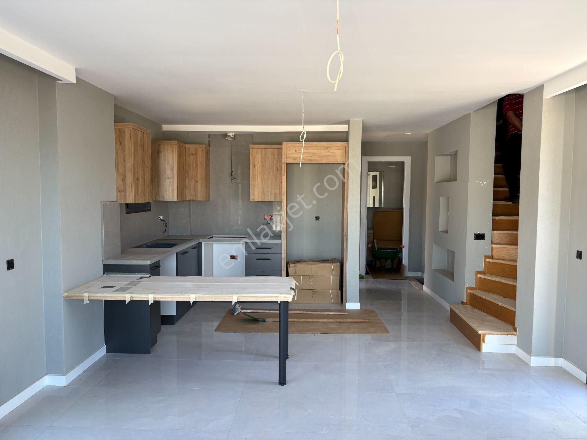 Kıyıkışlacık Deniz Manzaralı Sıfır 4+1 Müstakil Tripleks Villa - Görsel 14