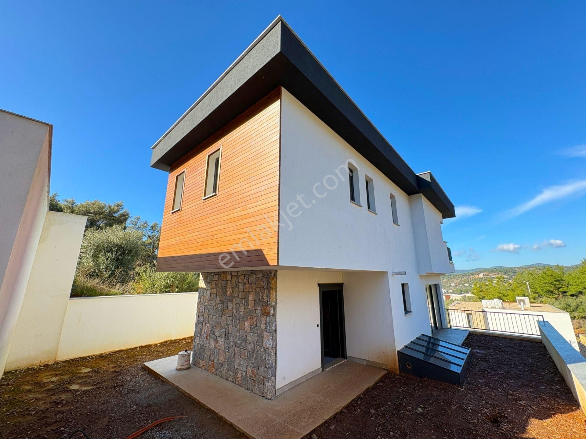 Kıyıkışlacık Deniz Manzaralı Sıfır 4+1 Müstakil Tripleks Villa - Görsel 11