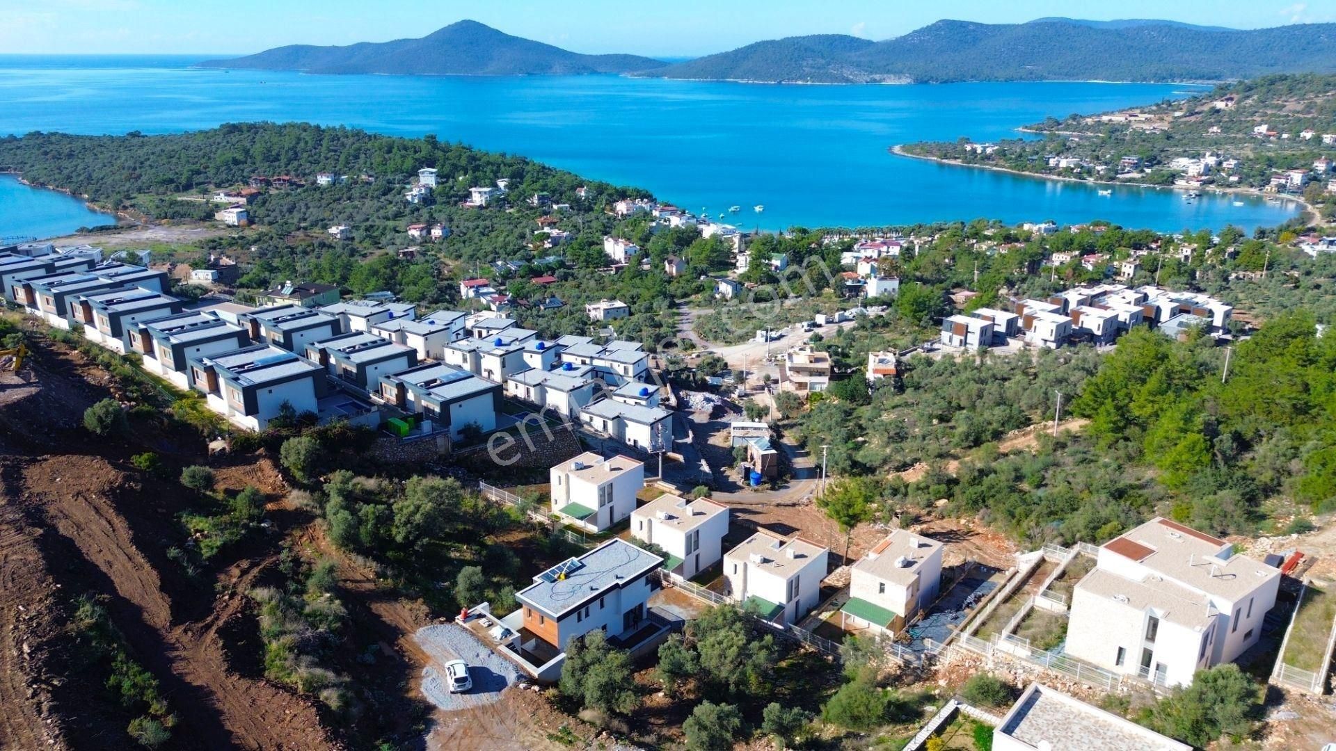 Kıyıkışlacık Deniz Manzaralı Sıfır 4+1 Müstakil Tripleks Villa