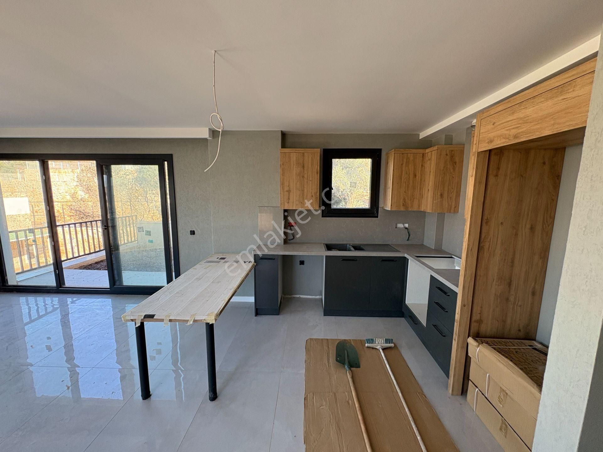 Kıyıkışlacık Deniz Manzaralı Sıfır 4+1 Müstakil Tripleks Villa - Görsel 16