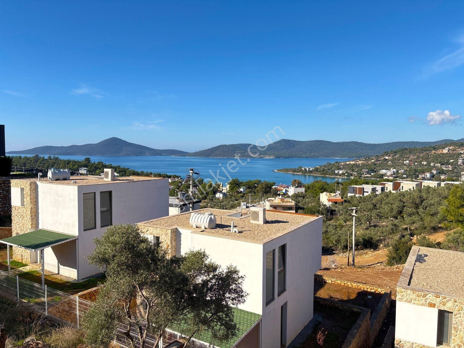 Kıyıkışlacık Deniz Manzaralı Sıfır 4+1 Müstakil Tripleks Villa - Görsel 23