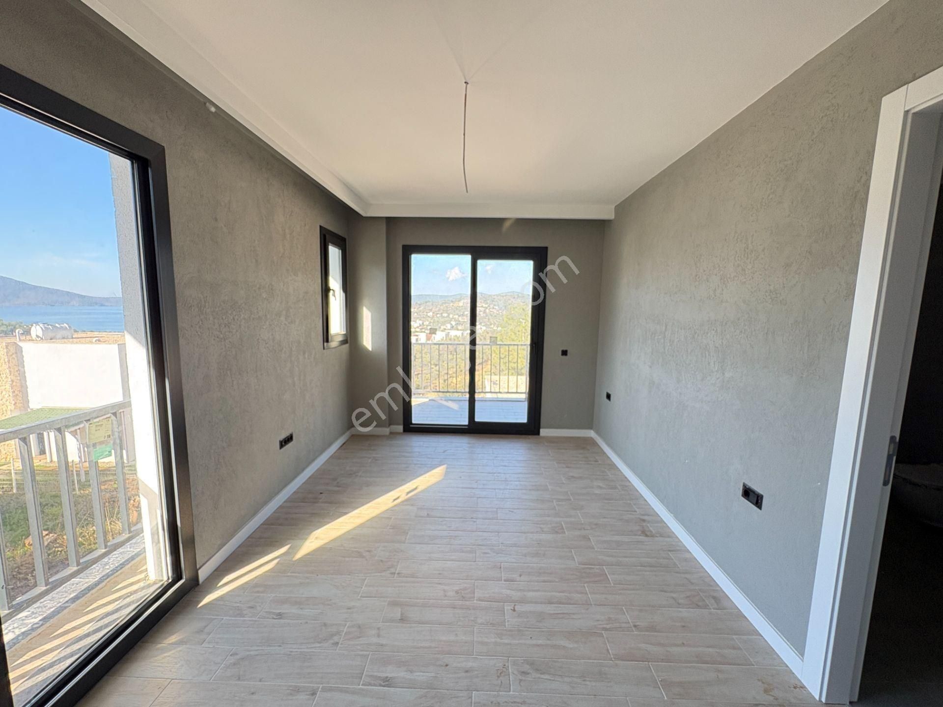 Kıyıkışlacık Deniz Manzaralı Sıfır 4+1 Müstakil Tripleks Villa - Görsel 17