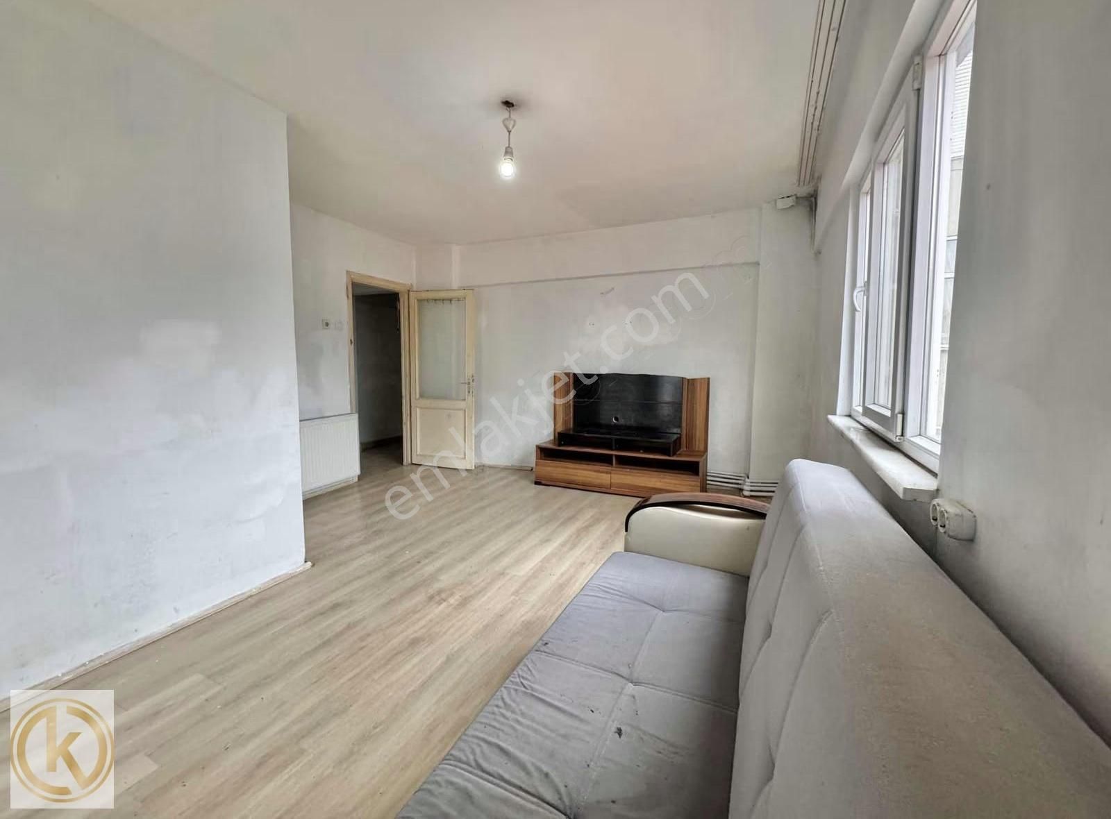 Kaymak Emlaktan Çarşıda Yabancıya Uygun 2+1 100 M2 Kiralık Daire - Görsel 2