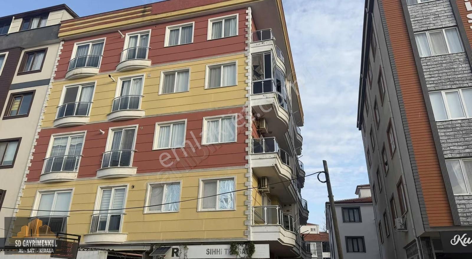 Gömeç Yaya Mahallesinde 3+1 Ana Cadde Üzeri Satılık Daire