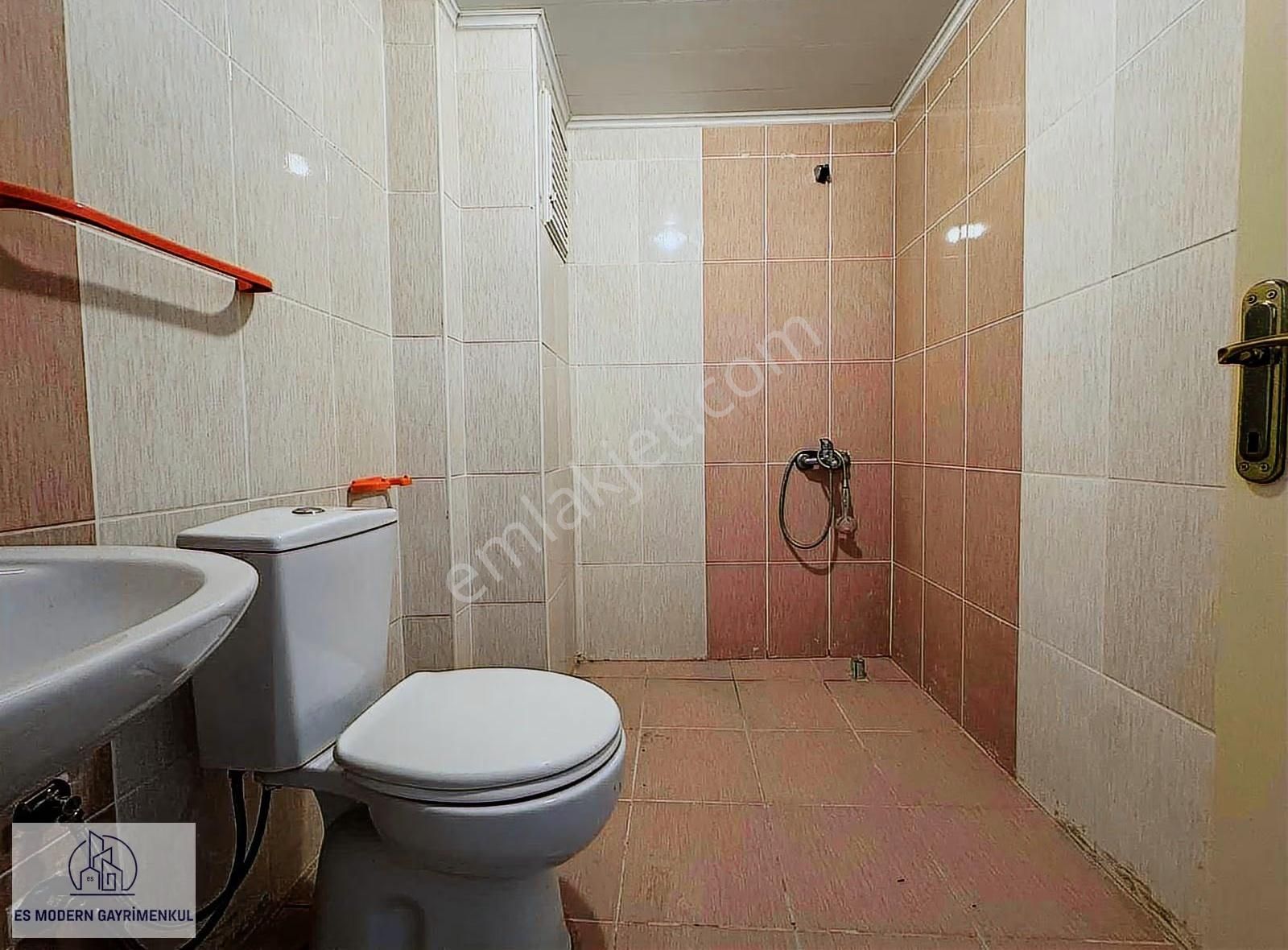 Anadolu Üni Dibinde Abonelikleri Açık 1+1 Full Eşyalı Daire - Görsel 8