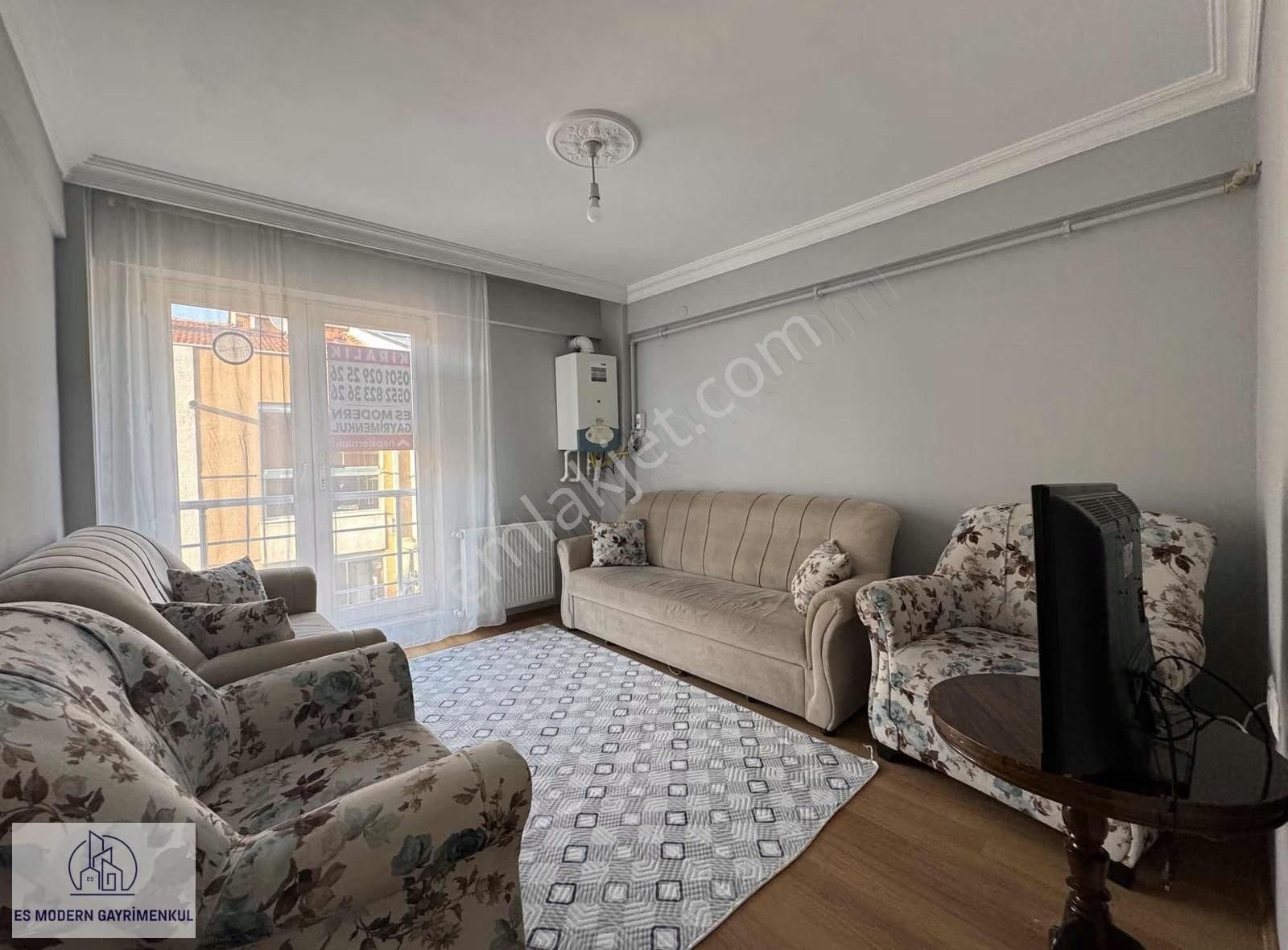 Anadolu Üni Dibinde Abonelikleri Açık 1+1 Full Eşyalı Daire