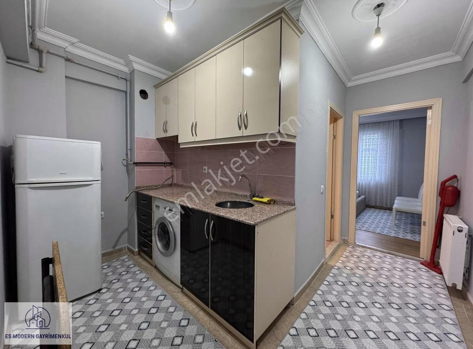 Anadolu Üni Dibinde Abonelikleri Açık 1+1 Full Eşyalı Daire - Görsel 11