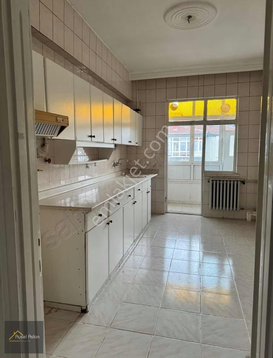 Esentepe'de Stadyum Cepheli 3+1 Satılık Daire