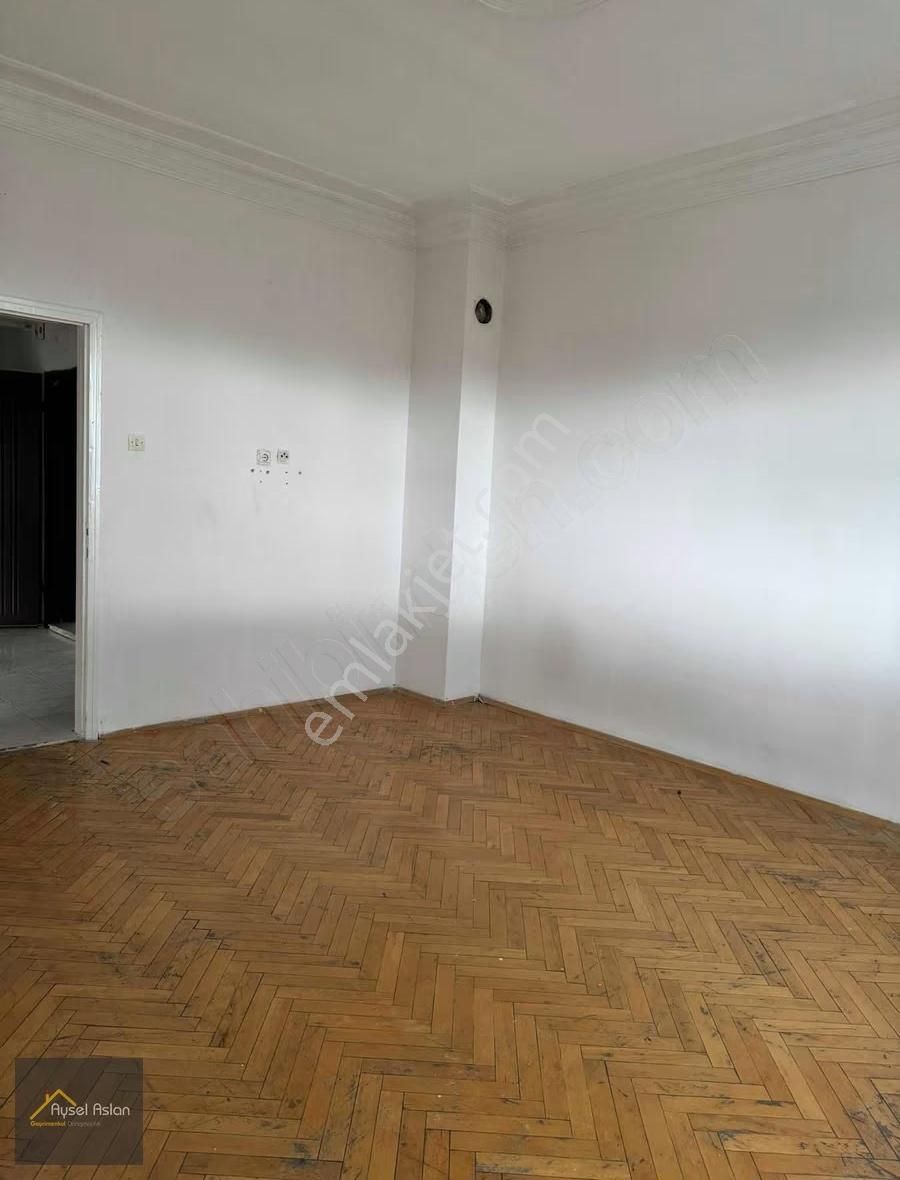 Esentepe'de Stadyum Cepheli 3+1 Satılık Daire - Görsel 7