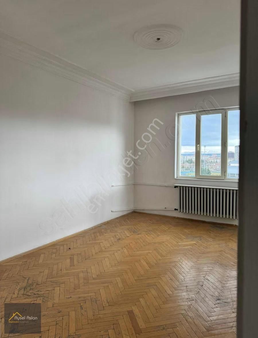 Esentepe'de Stadyum Cepheli 3+1 Satılık Daire - Görsel 12