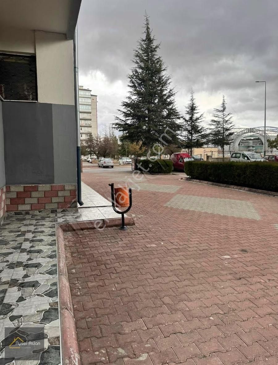 Esentepe'de Stadyum Cepheli 3+1 Satılık Daire - Görsel 3