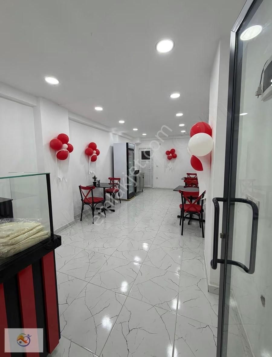Çırpıcıda Saat Kulesine Yakın Kiralık Dükkan