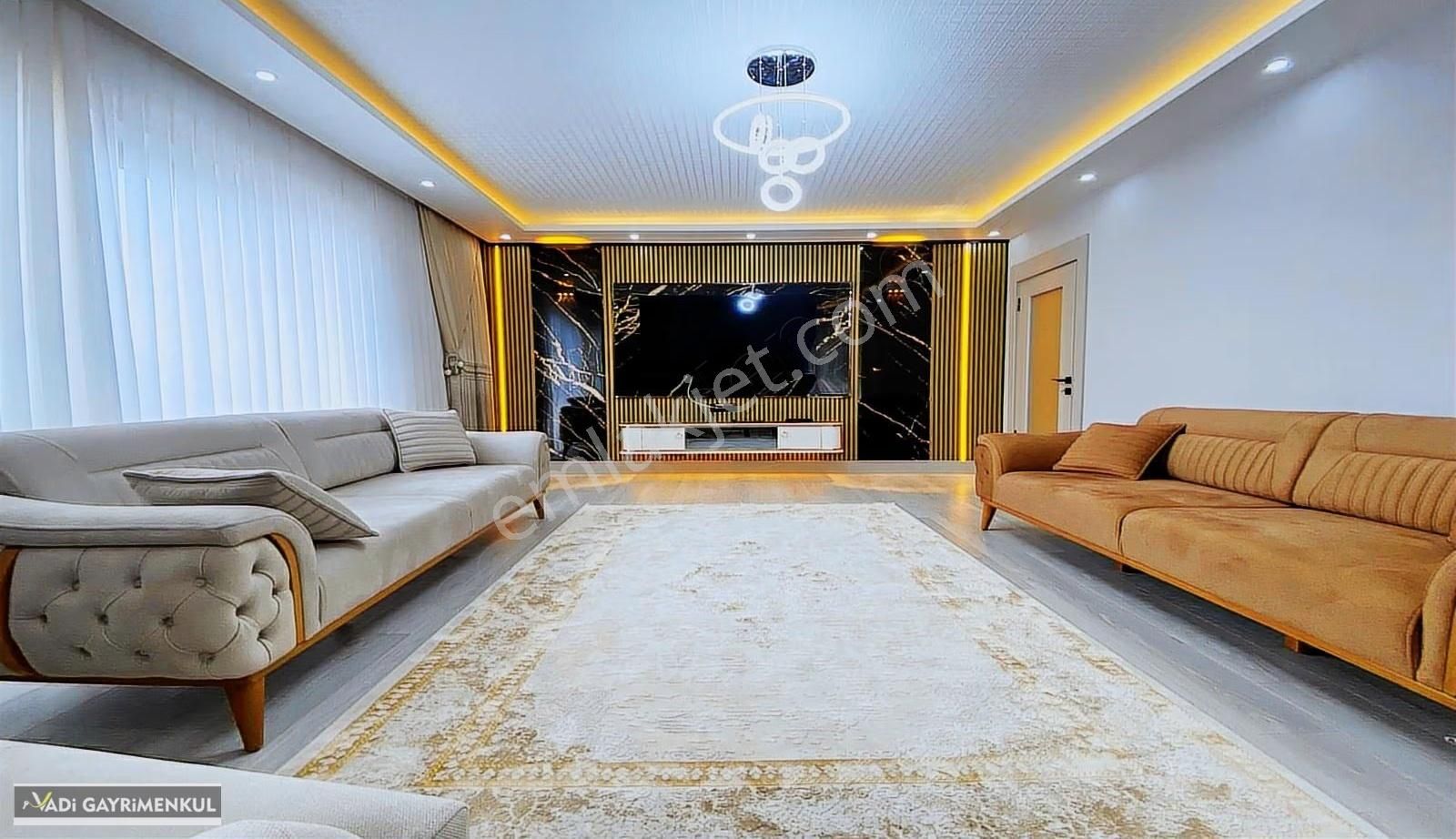 Vadi'den Karakaya'da Bulvar Yakını-lüks-e.banyolu-geniş 3+1 !