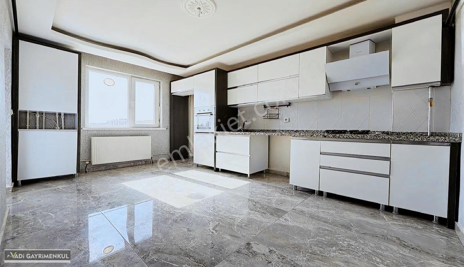 Vadi'den Karakaya'da Önü Açık-yapılı-geniş-mükemmel Cephe-3+1 !