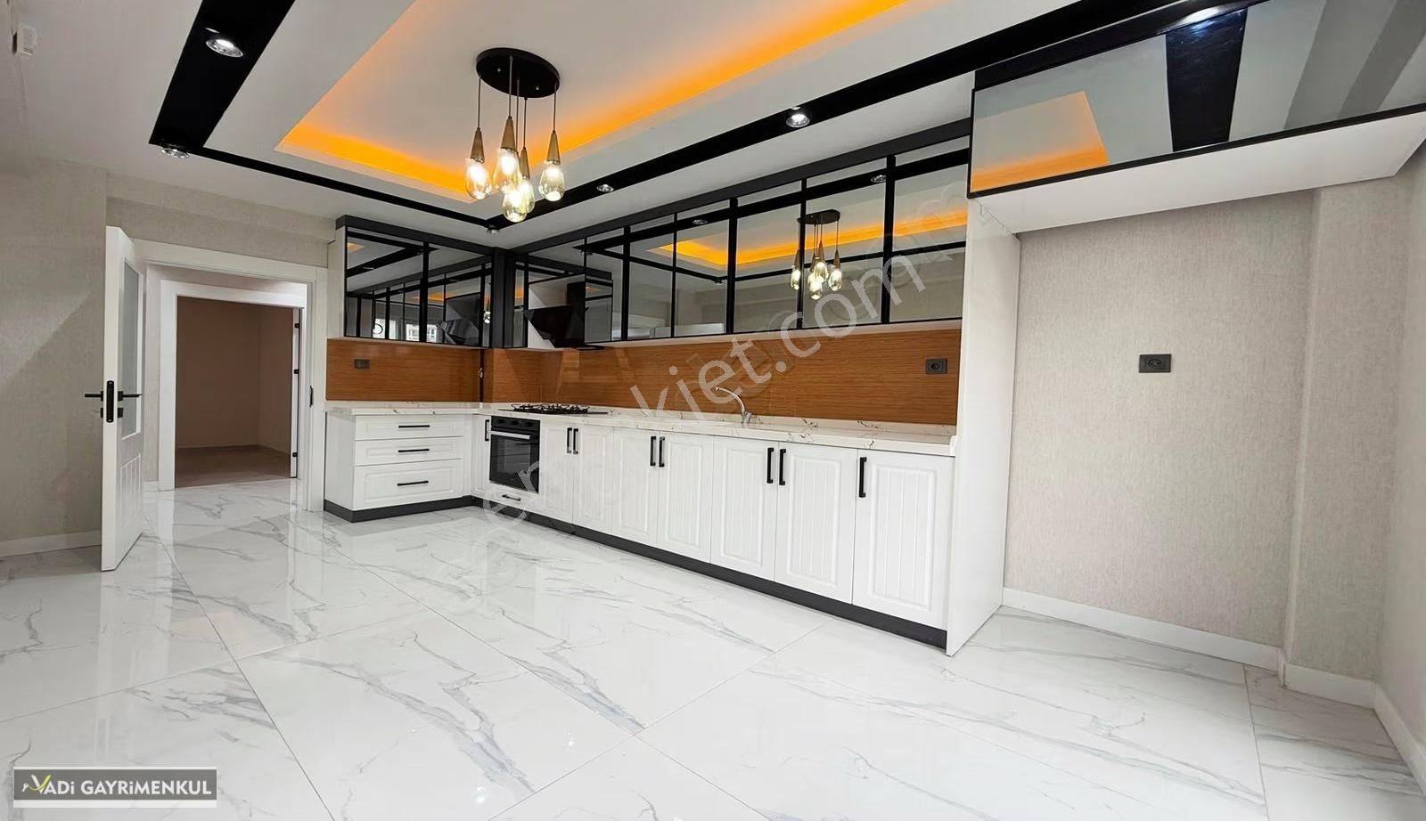 Vadi'den Hisar'da Sıfır Bulvar Yakını İskanlı E.banyolu 3+1!