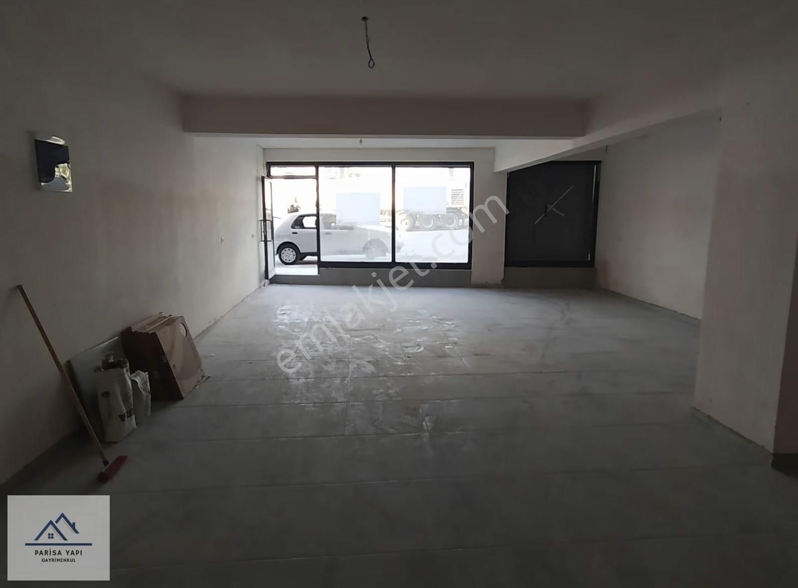 Bucaparisa'dan Opet Benzinlik Yanı 180m2 Kepenkli Kiralık Dükkan
