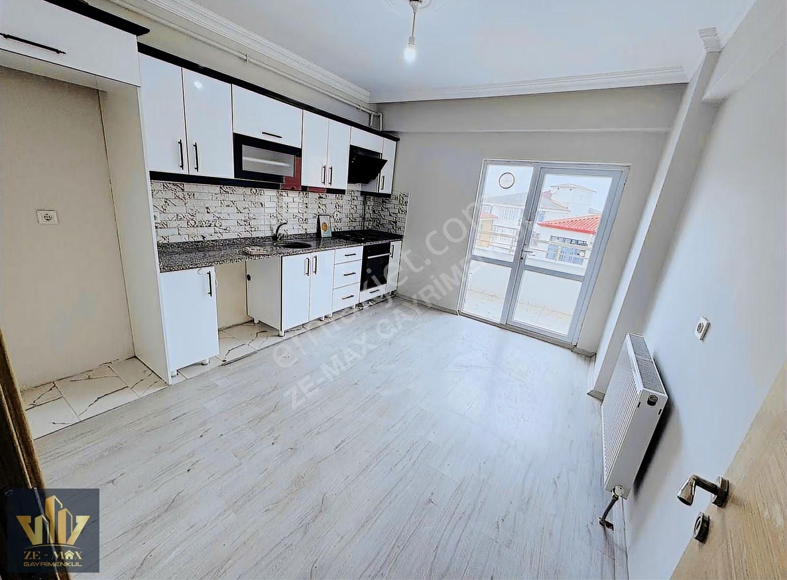 Ze/max^tan Atatürk Mah.istiklal Cad.iskanlı Satılık 3+1 Daire