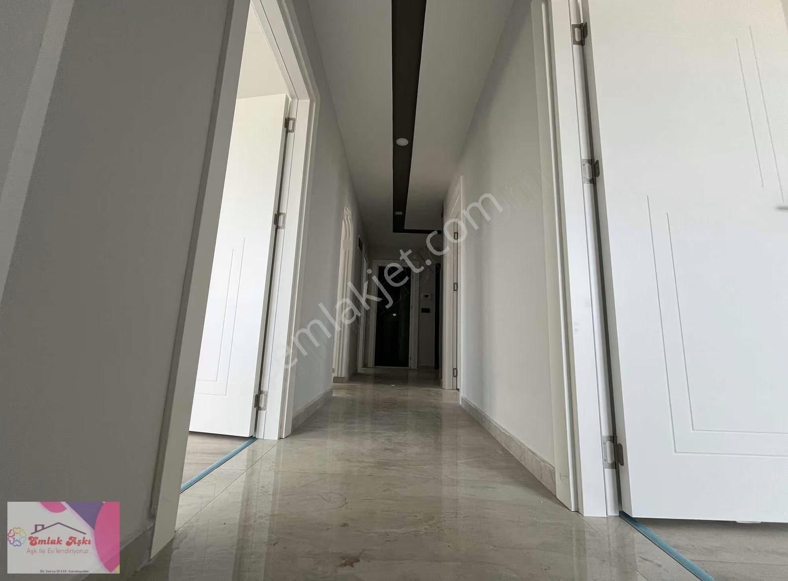 Yetkili Emlak Ofisinden Geniş Aile Dairesi - Görsel 13