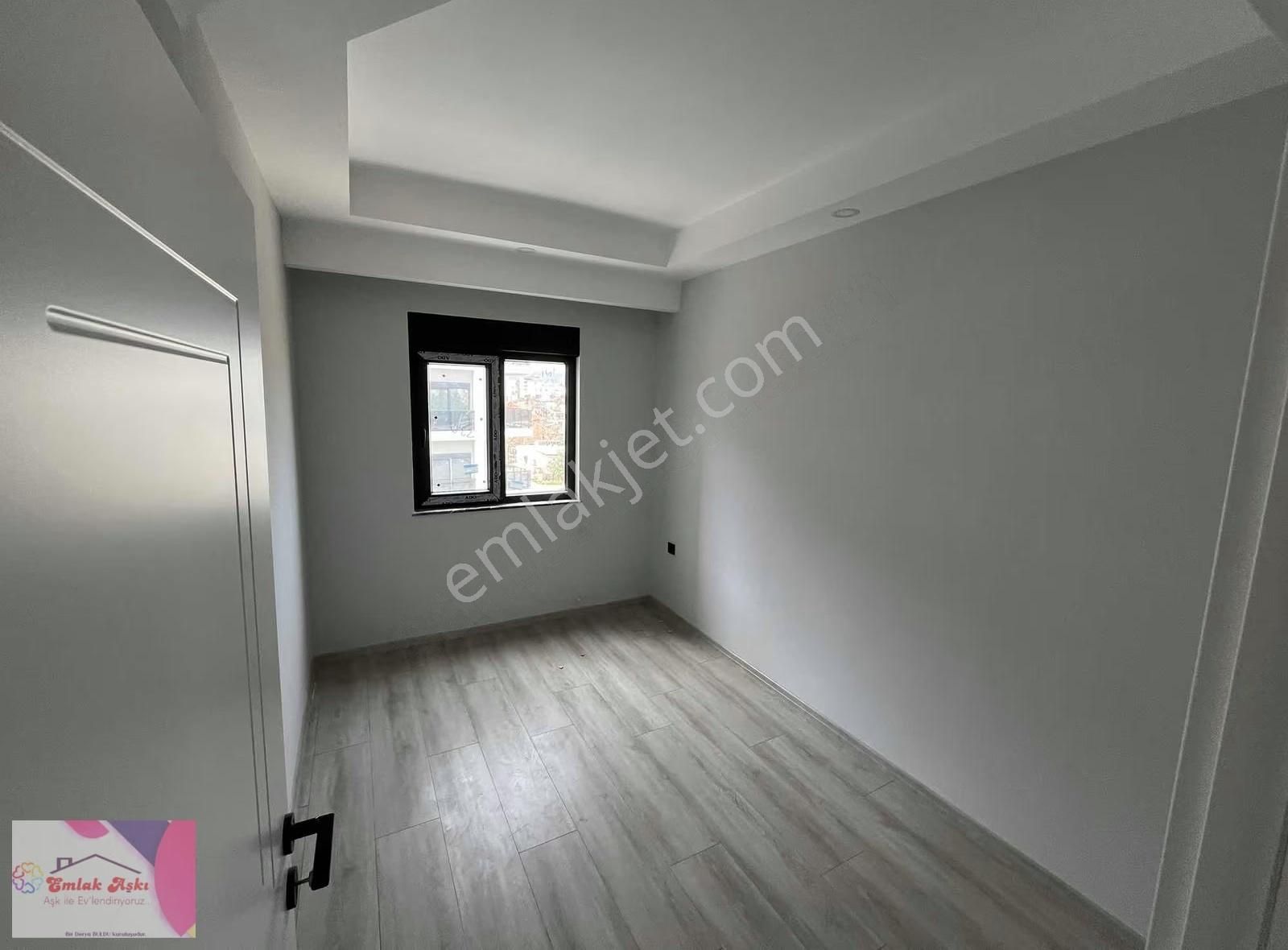 Yetkili Emlak Ofisinden Geniş Aile Dairesi - Görsel 11