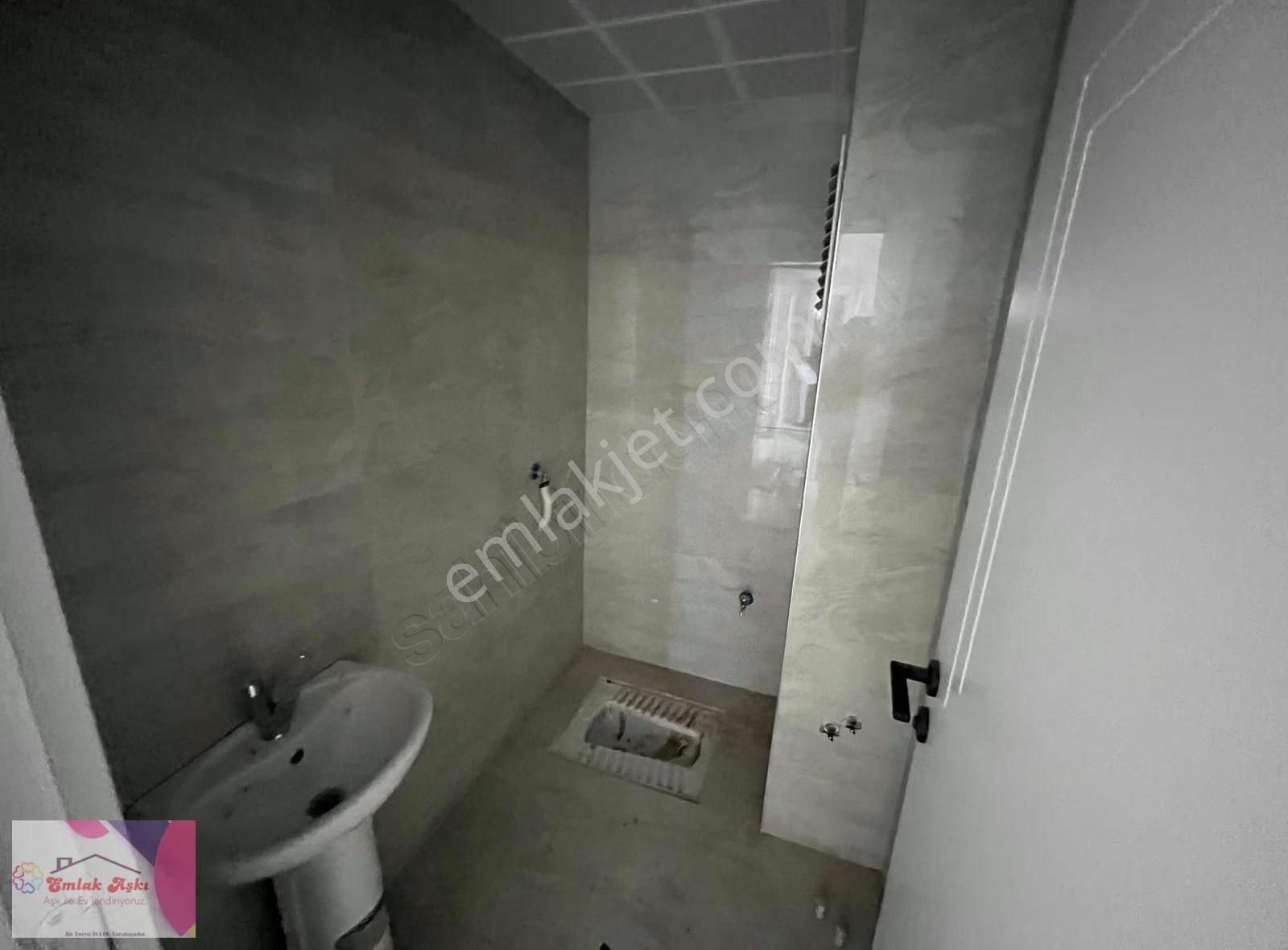 Yetkili Emlak Ofisinden Geniş Aile Dairesi - Görsel 18