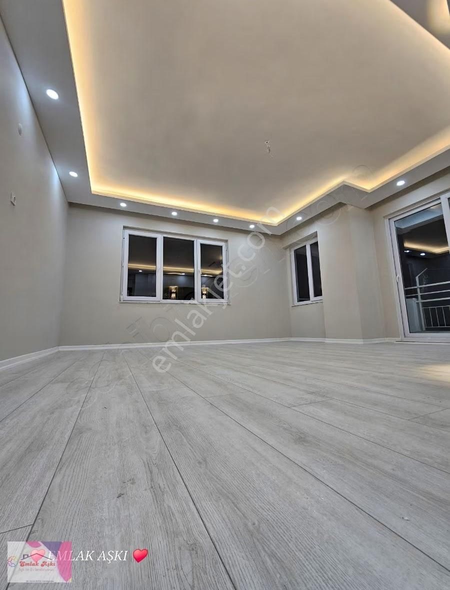 Dokuma Özgürlük Güzeli Cadde Üzerinde Asansörlü - Görsel 23